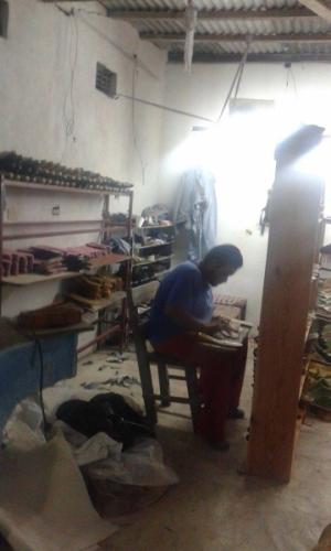 5-12483435 shoe-maker-ALBUM.jpg