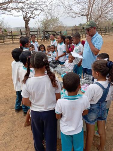 6-f7d4e9b5-abfa-46e0-b124-9dc7912d7a46